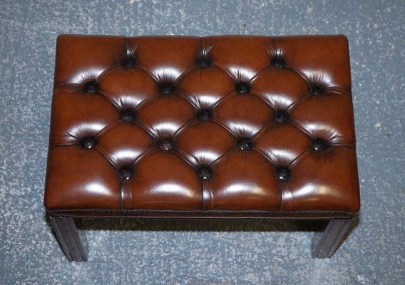 https://cdn20.pamono.com/p/g/1/6/1648445_w4e2ajkqhr/vintage-chesterfield-hand-dyed-brown-leather-tuffed-footstool-11.jpg
