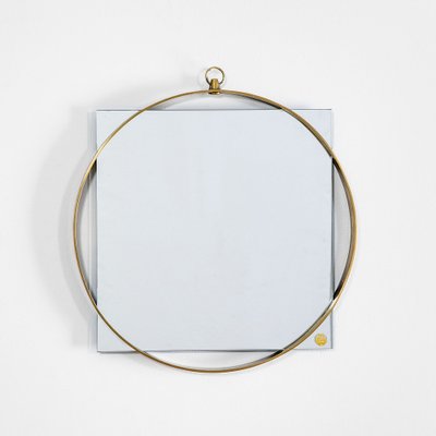 https://cdn20.pamono.com/p/g/1/6/1653213_2irv0a3vdw/small-square-wall-mirror-with-brass-frame-from-fontana-arte-1950s-1.jpg