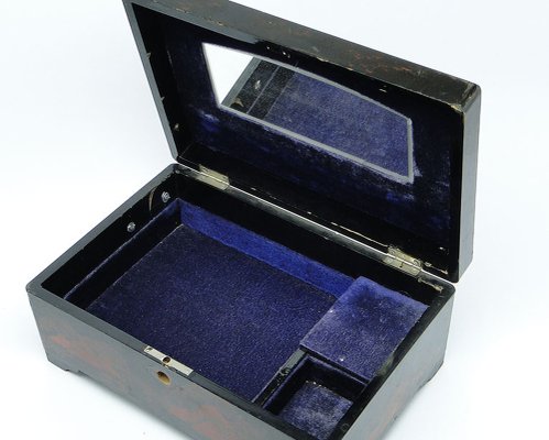 20th Century Box the Japanese Pops of H… Japanese Lacquerware Music Box, 1920s for sale at Pamono
