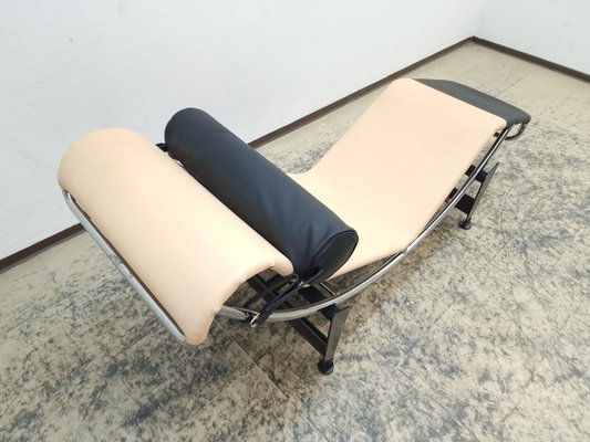 Sedia Louis Vuitton LC4 di Charlotte Perriand per Cassina, 2014 in