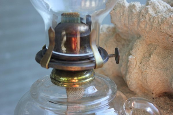 antigua lampara de mesa de aceite del siglo XIX