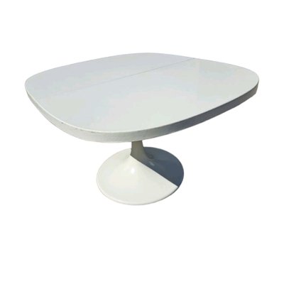 Italian Extendable Tulip Dining Table in the Style of Eero