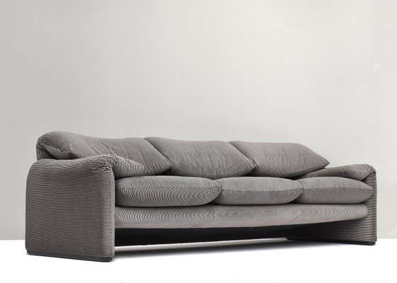 Maralunga Sofa in Iconic Original Mohair by Vico Magistretti for