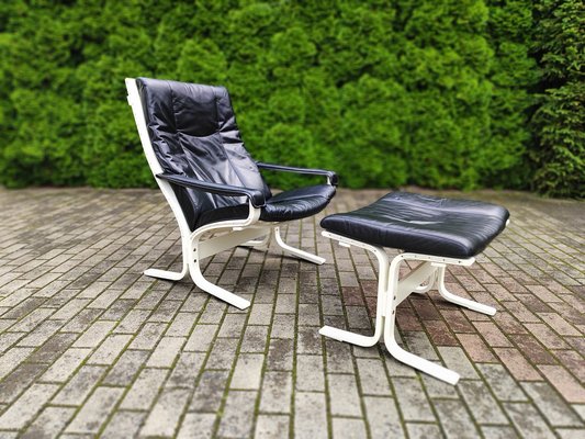 Sedia con poggiapiedi, Scandinavia, anni '70, set di 2 in vendita su Pamono