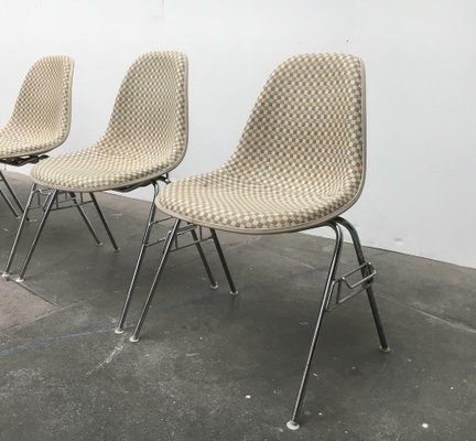 今月まで掲載vitra eames STACKING Chair Mid-Century Fiberglass Side Stacking Chairs by Charles & Ray Eames