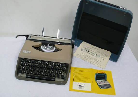 Julietta Tragbares Schreibmaschinenhandbuch mit Etui, Italien, 1960er bei  Pamono kaufen