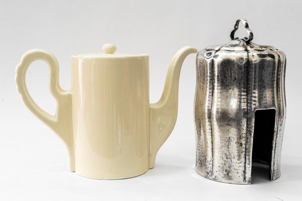 https://cdn20.pamono.com/p/g/1/6/1672675_h624jt2odf/vintage-ceramic-thermos-coffee-pot-with-metal-cover-germany-1950s-9.jpg