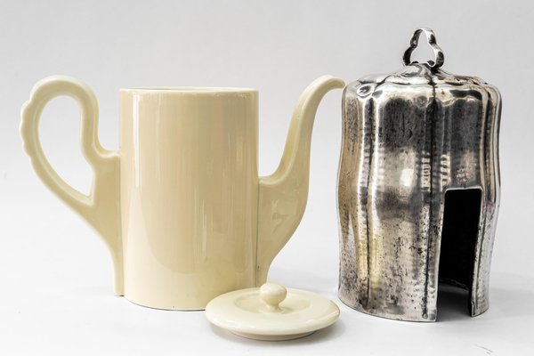 https://cdn20.pamono.com/p/g/1/6/1672675_so0u51bfuw/vintage-ceramic-thermos-coffee-pot-with-metal-cover-germany-1950s-10.jpg