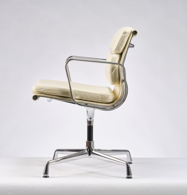 Vintage EA208 Soft Pad Management Chair in Cream Leather by