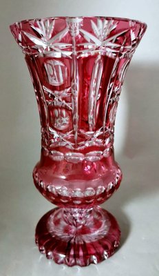 Böhmische geschliffene und geschliffene rote Kristallvase im Biedermeier-Stil bei Pamono kaufen