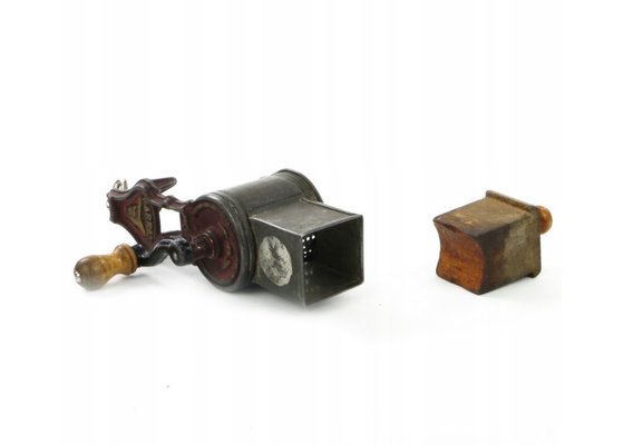 https://cdn20.pamono.com/p/g/1/6/1676027_0ahu6qcthj/german-art-nouveau-nuts-grinder-1890s-2.jpg