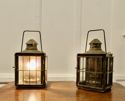 https://cdn20.pamono.com/p/g/1/6/1679471_svbhr93ov8/large-wall-lanterns-in-brass-set-of-2-10.jpg