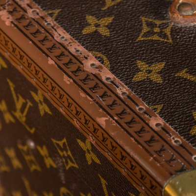 Past auction: Group of Louis Vuitton garment/document holders; and a LV  ladie's vanity case 20th century
