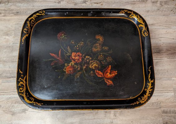 Metal coffee tray outlet