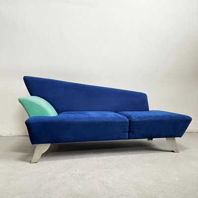 Postmodernes italienisches 2-Sitzer Sofa mit blauem Alcantara Stoff, 1980er  bei Pamono kaufen