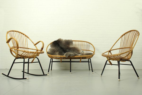 Juego de salón de ratán y metal con sofá, silla y mecedora de Rohé  Noordwolde, años 60. Juego de 3 en venta en Pamono
