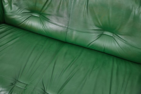 Grünes Mid-Century 2-Sitzer Sofa aus Leder & Eiche im Stil von Jean Gillon,  Deutschland, 1970er bei Pamono kaufen