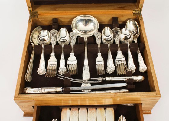 Set di posate da mensa per 12 persone placcate in argento con custodia,  Regno Unito, anni '80, set di 142 in vendita su Pamono