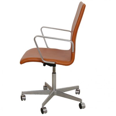 Oxford Office Chair in Walnut Aniline Leather by Arne Jacobsen