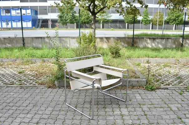 Wassily outlet chair white