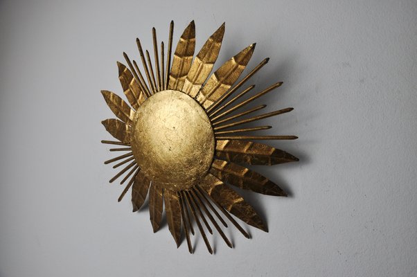 Brutalist Floral Sun Sconce in Gilded Metal with Gold Leaf, Italy, 1970 for  sale at Pamono