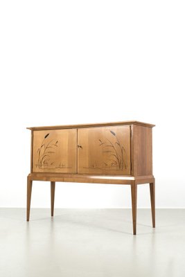 https://cdn20.pamono.com/p/g/1/6/1687342_wxdgxylavr/vintage-sideboard-with-wooden-inlay-3.jpg