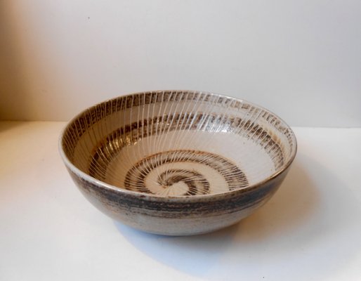 Große Steingut Schale mit Spirale Motiv von Gerd Bøgelund für Royal Copenhagen, 1950er bei Pamono kaufen