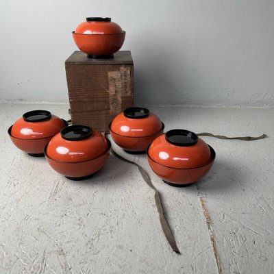https://cdn20.pamono.com/p/g/1/6/1689034_nb1t3rk6wz/meiji-era-urushi-maki-e-owan-bowls-1890s-set-of-5-2.jpg
