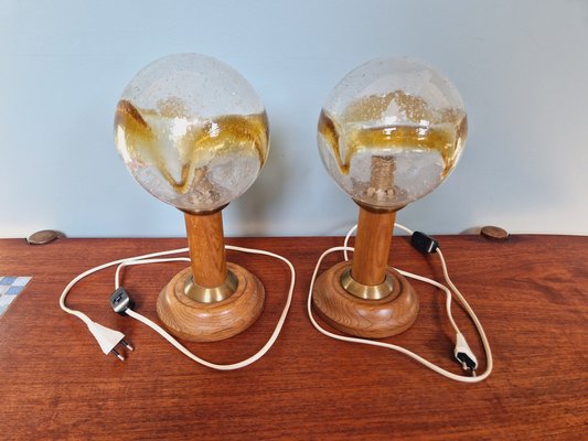 Table lamp with cheap two light bulbs