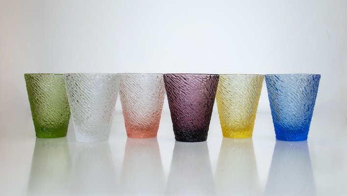 https://cdn20.pamono.com/p/g/1/6/1696764_bdgewoo21d/italian-modern-drinking-glasses-by-la-vetreria-for-ivv-florence-set-of-6-1.jpg