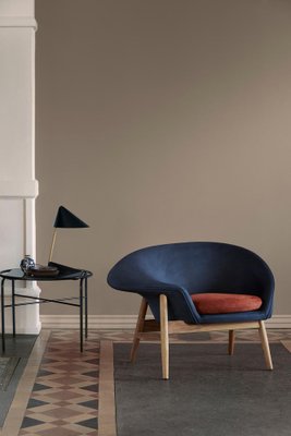 Fried Egg Right Lounge Chair by Warm Nordic for sale at Pamono