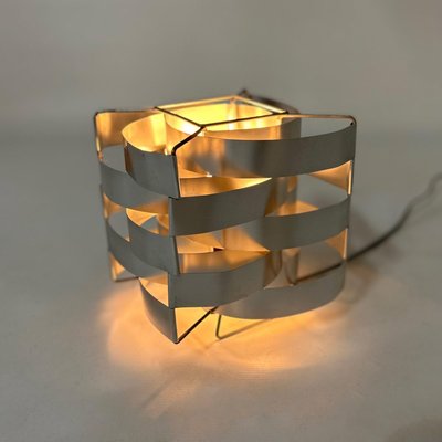 Max outlet studio lamp
