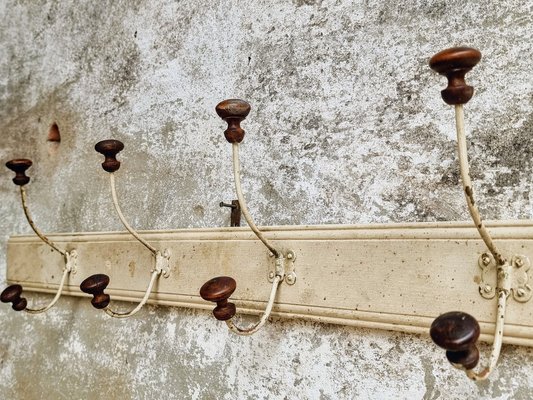 https://cdn20.pamono.com/p/g/1/7/1703899_2e0io8vzdf/french-wall-coat-rack-1930s-7.jpg