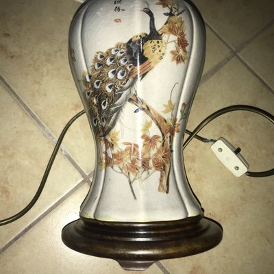 Lampada da tavolo in ceramica giapponese con motivo pavone in vendita su  Pamono