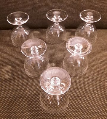 https://cdn20.pamono.com/p/g/1/7/1705948_42x9x7mojm/french-crystal-glass-wine-glasses-from-baccarat-1970s-set-of-6-5.jpg