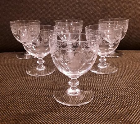 https://cdn20.pamono.com/p/g/1/7/1705948_ldc6l20mf4/french-crystal-glass-wine-glasses-from-baccarat-1970s-set-of-6-1.jpg
