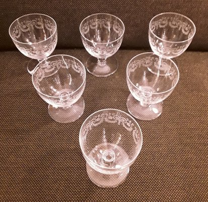 https://cdn20.pamono.com/p/g/1/7/1705948_sih2v9yfqv/french-crystal-glass-wine-glasses-from-baccarat-1970s-set-of-6-3.jpg