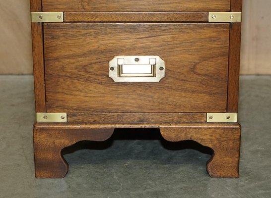 Brauner Kennedy Military Campaign Podest Schreibtisch aus Leder von Harrods  bei Pamono kaufen