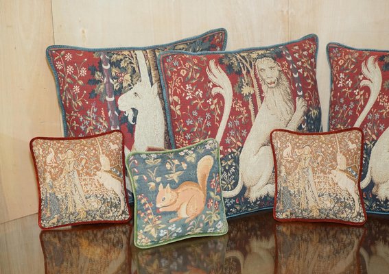 Cuscini da divano Scatter vintage ricamati, Francia, set di 9 in vendita su  Pamono