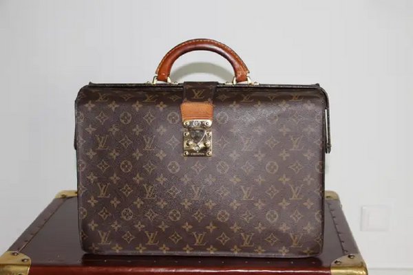 LOUIS VUITTON Noir Serviette Fermoir Briefcase / Doctor Bag - Made
