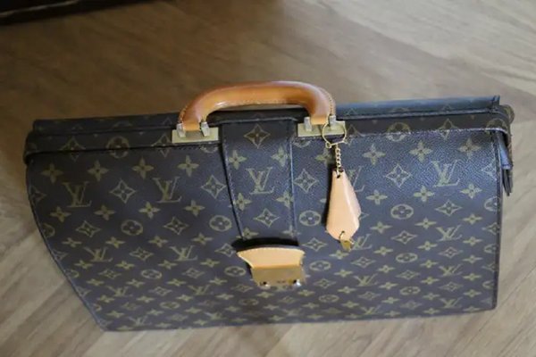 Doctor Portfolio by Louis Vuitton, 1990s for sale at Pamono