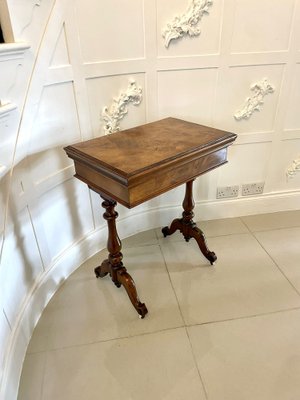 Antique Victorian Side Table in Burr Walnut, 1860 for sale at Pamono