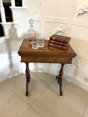 Antique Victorian Side Table in Burr Walnut, 1860 for sale at Pamono