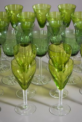 Bicchieri vintage verdi, anni '20, set di 31 in vendita su Pamono