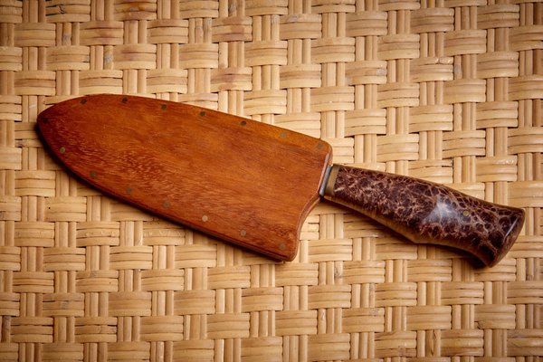 https://cdn20.pamono.com/p/g/1/7/1721258_sg1xnny9gp/knife-with-redwood-burl-handle-and-teak-knife-sheath-by-dave-jacobson-2023-5.jpg