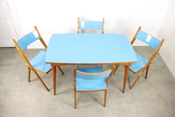 Tavolo da pranzo Mid-Century in legno con sedie blu, Italia, set di 5 in  vendita su Pamono