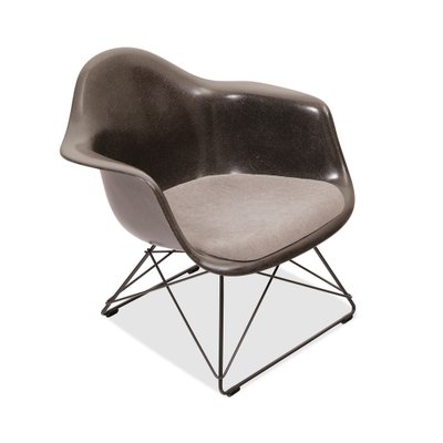 Eames armchair lar store