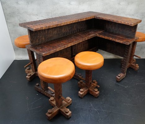 Corner top bar stool
