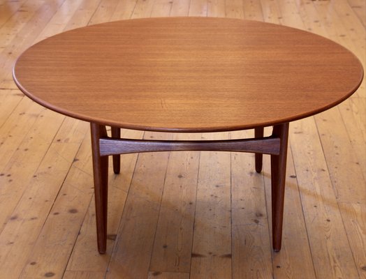 Round teak 2024 coffee table