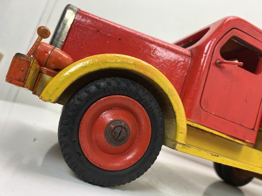 Camion benne basculante en bois art populaire